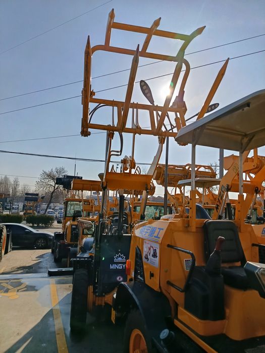 Фронтальная погрузчик