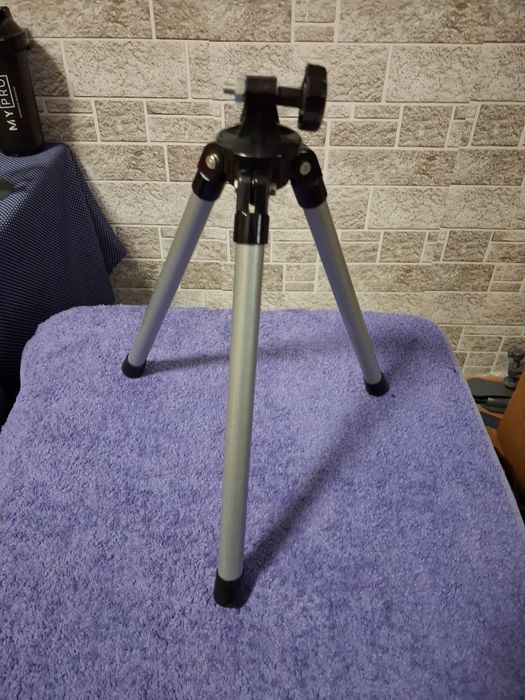 Vand microscop și un trepied iftin
