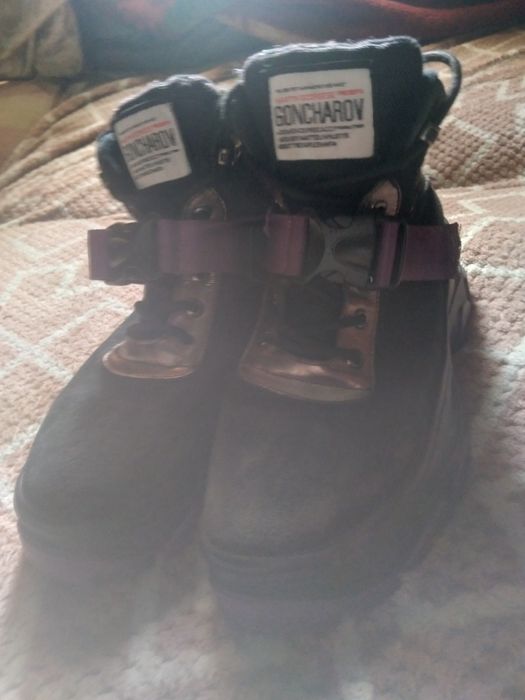 Продам не дорого ботинки зими-весна