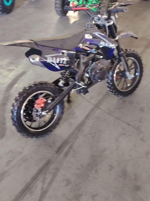 Cross 49cc nou cu stikerele dezlipite crossul este nou