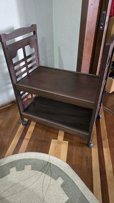 Столик на колесиках