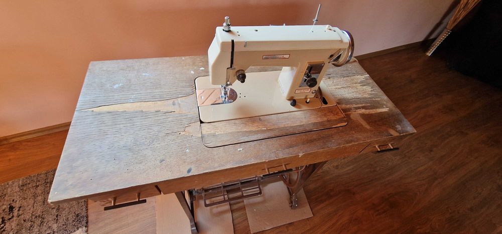 Колекционерска ретро шевна машина - "Lucznik"