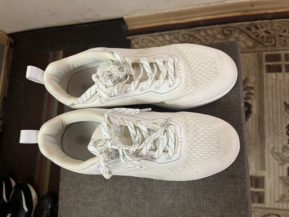 Женские кросовки.