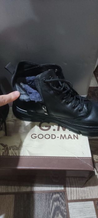 Продам зимние кожаные ботинки