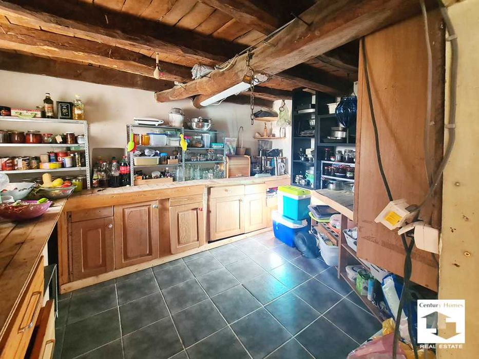 205017 Реновирана къща с голям двор в с. Градище