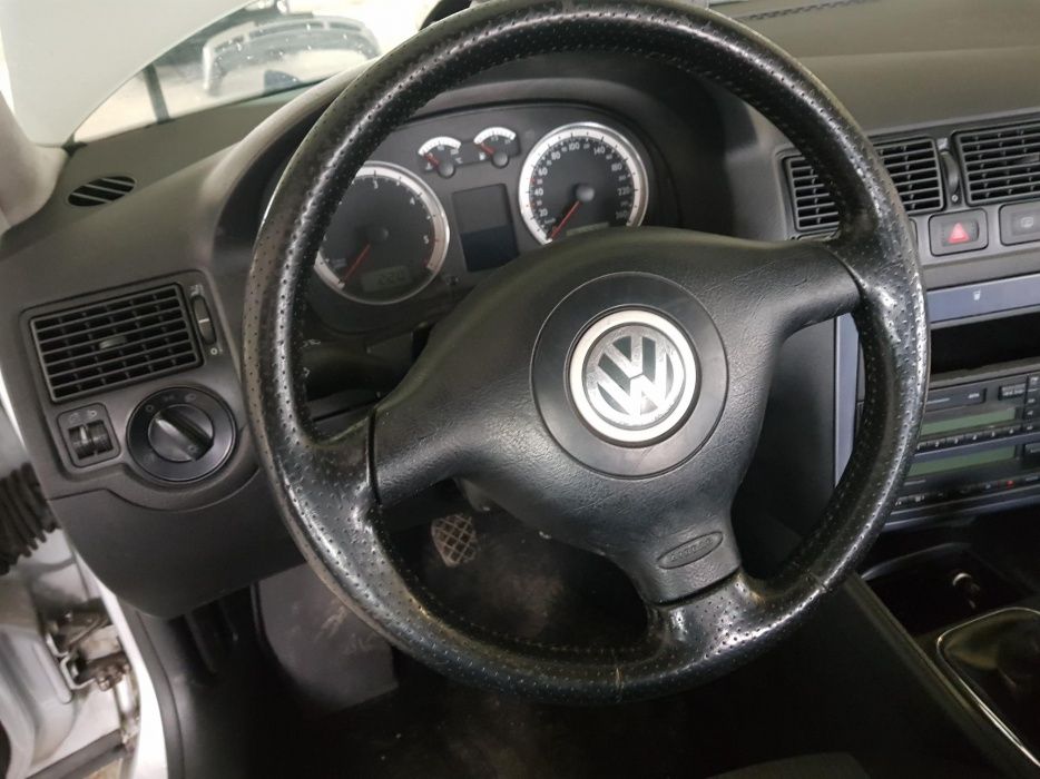 Dezmembrez vand piese vw  golf 4 AXR 2004 euro 4