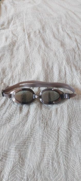 Очила за плуване