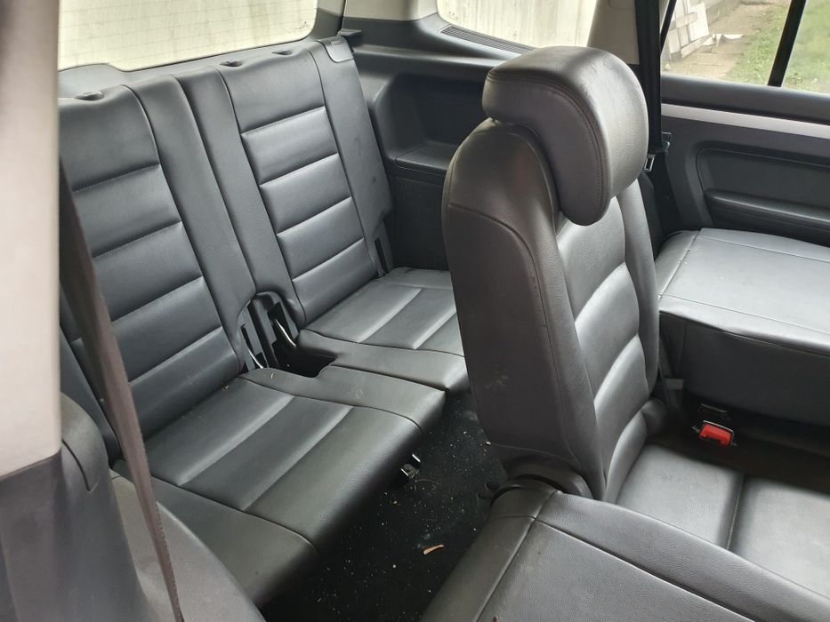 Dezmembrez vând piese Vw Touran  , 2012 , 1.4 benzină  , CDGA , 110 kw