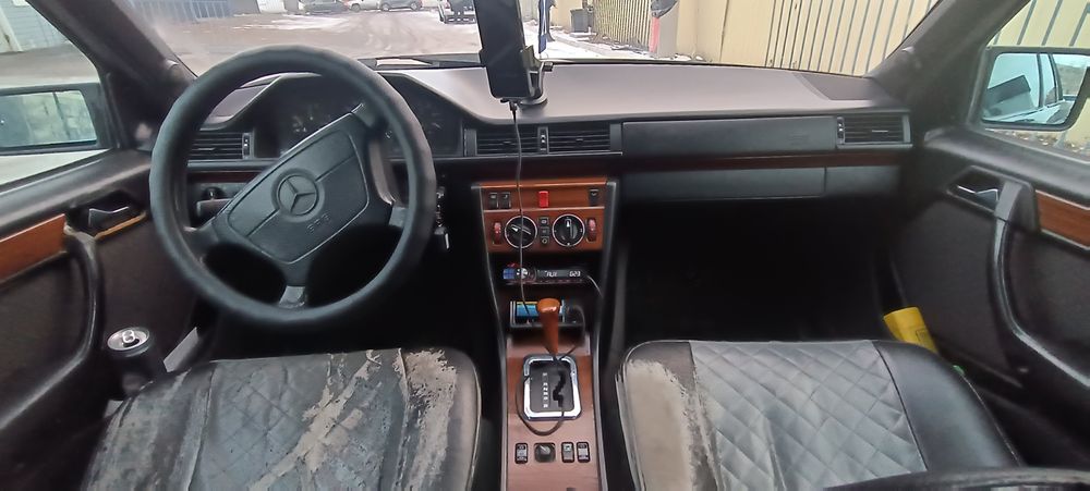 Продам живого мерса 124