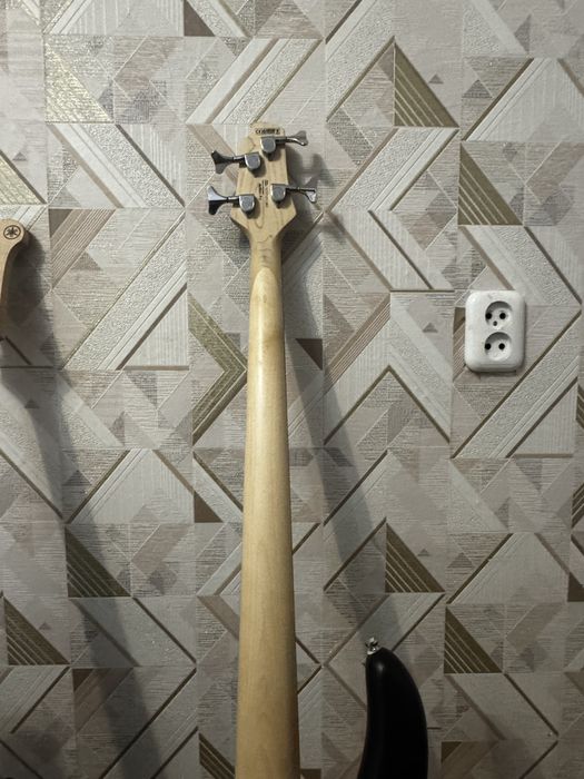 Гитара, бас гитара, барабанная установка, комбик