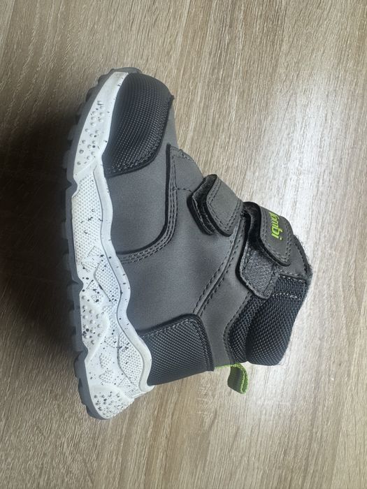 Продам демисезонные ботинки на мальчика