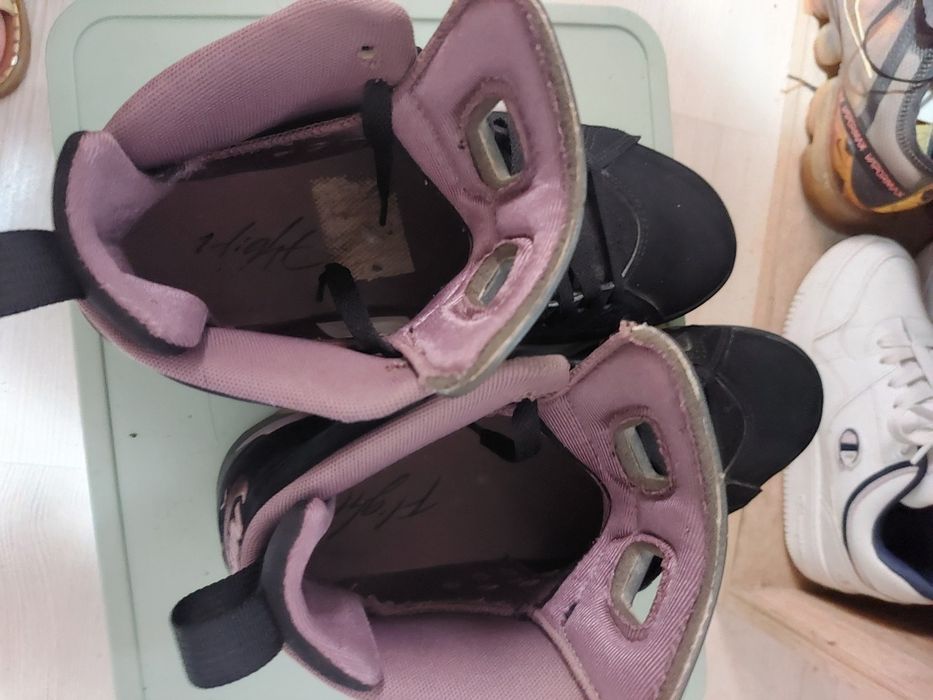 Jordan 6 MVP în nuanța Black Sky Mauve.