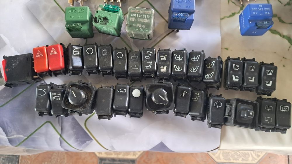 Реле поворотов  Мерседес.124.е.