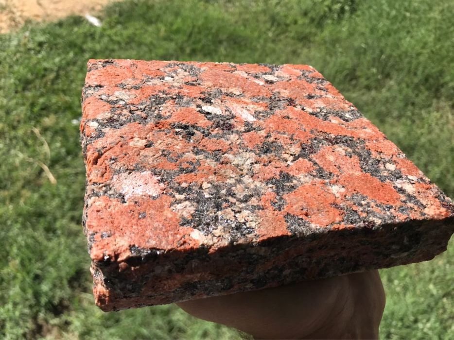 Granit bruschatka Желтау Jeltau qizil Tosh