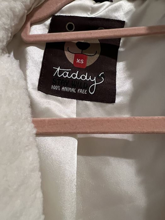 Продавам бяло пухено палто