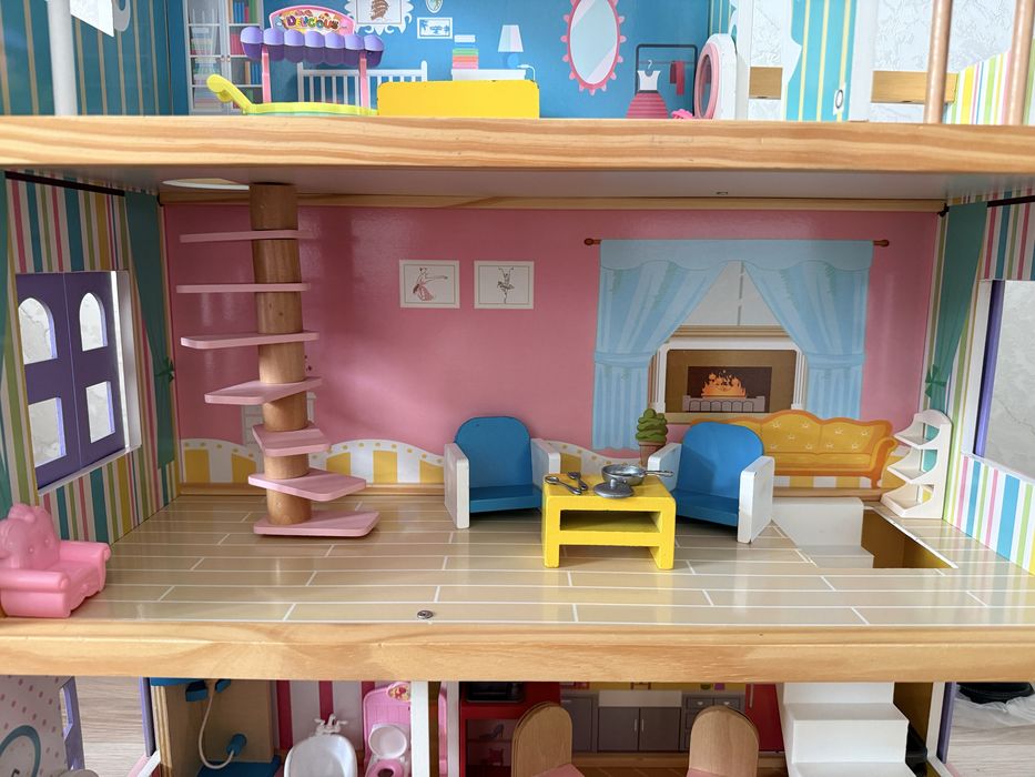 Продам кукольный домик