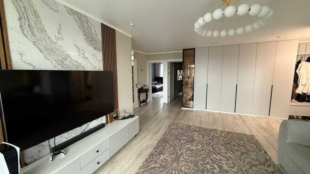 Продам 4 комнатную квартиру