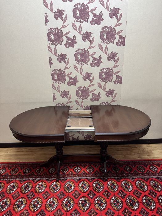 Stol-stul komplekt sotiladi