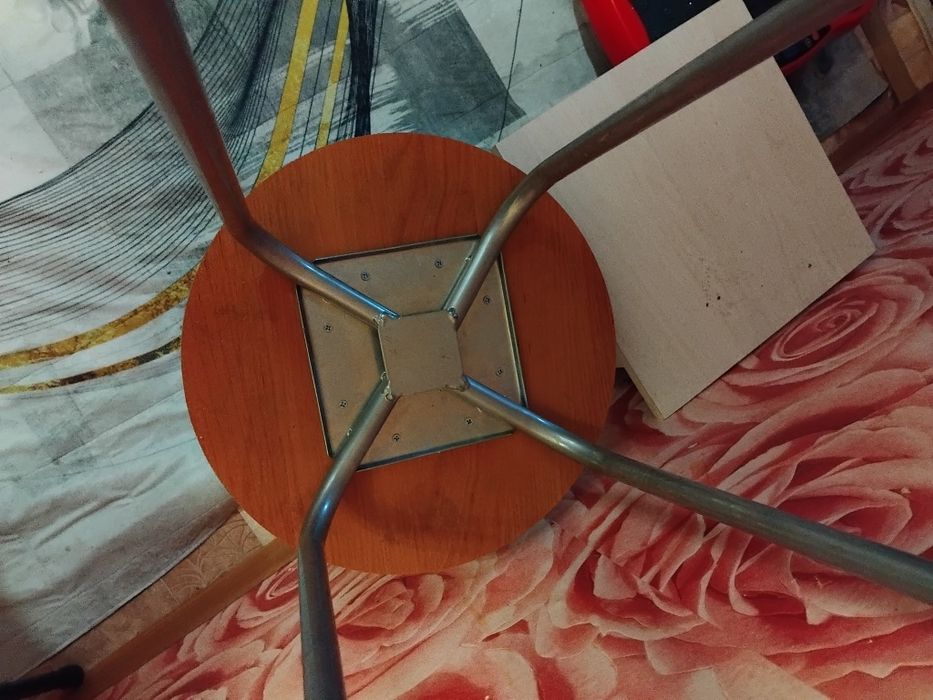 Продам 3 стула куханные