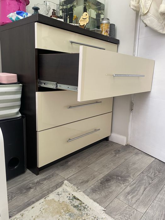 Продам комод спальный