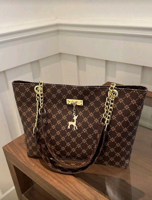 Чисто нова модерна дамска чанта !