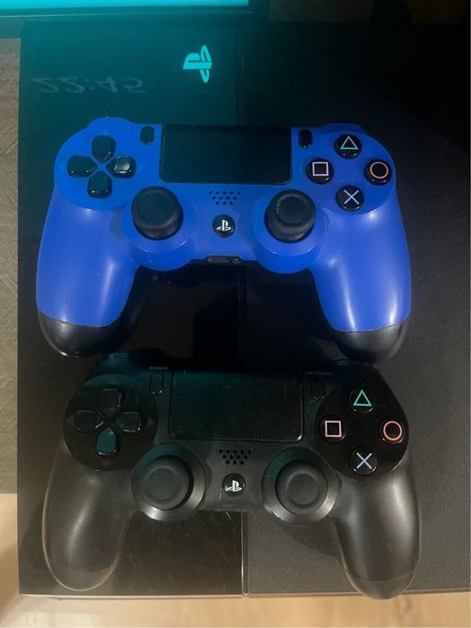 Playstation 4 с 2 контролера