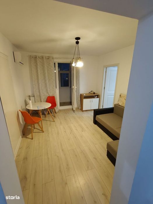 Apartament semidecomandat cu 3 camere si balcon - Podu Ros - 500EUR