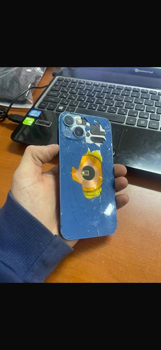 Продам айфон 13.