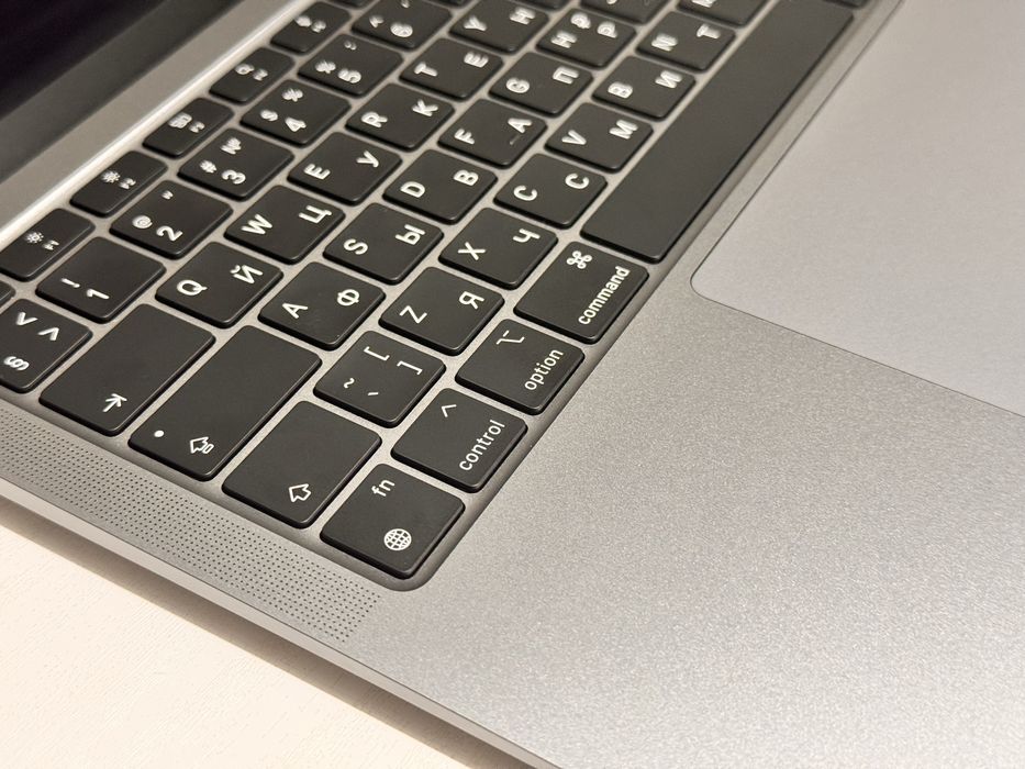 Продам MacBook Air M1 8/256 GB 13’