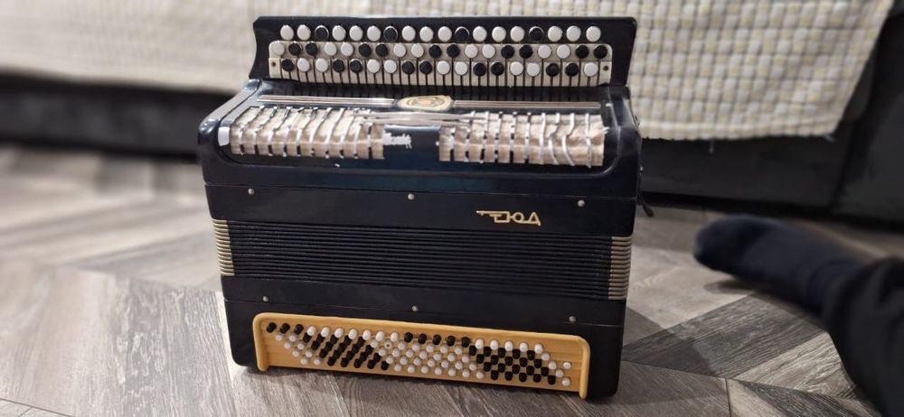 Продам баян Этюд