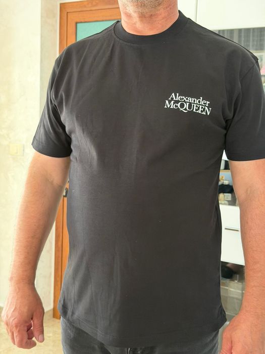 Tricouri diferite modele