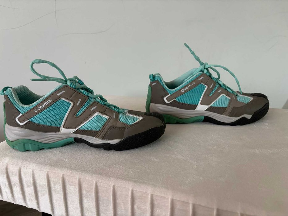 Дамски обувки за преходи