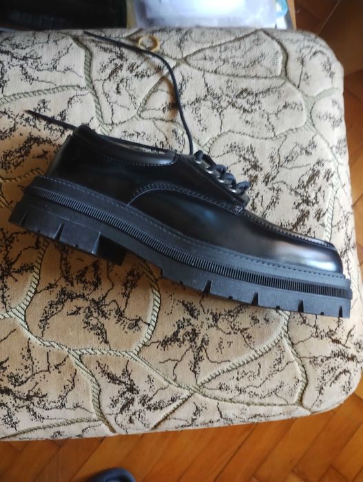 Продавам нови обувки