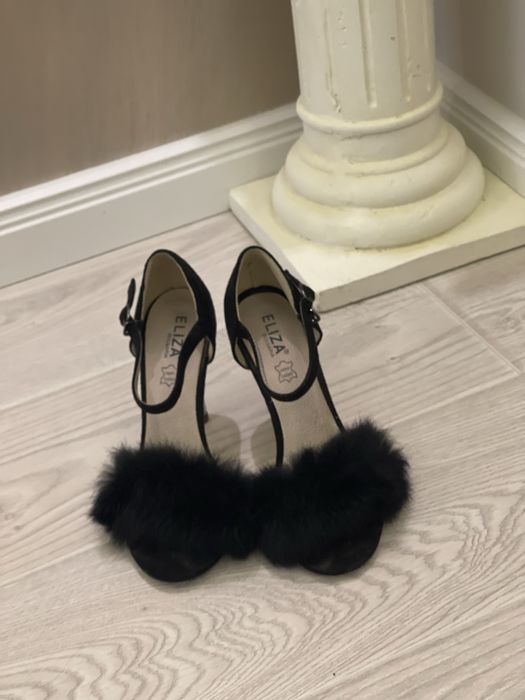 Сандали  с ествствн пух