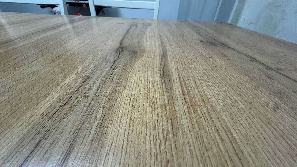 Masă, dimensiuni 90 x 150 / 193 cm, culoare alb stejar natur.