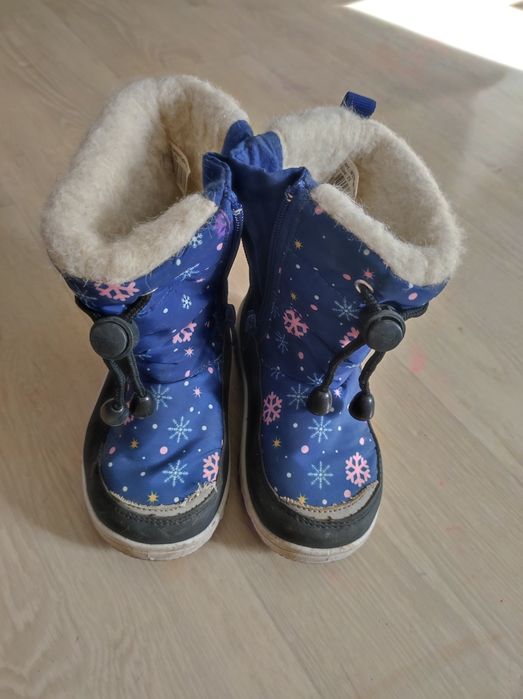 Продам детскую обувь