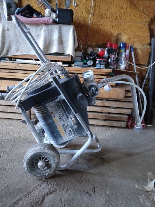 Închiriez pompă  profesională WAGNER cu și fără operator prețul în fun