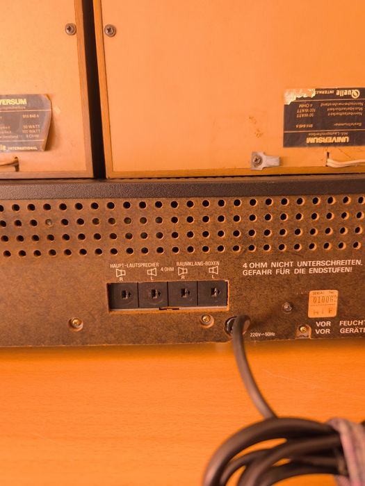 Касетeн стерео ресийвър Universum