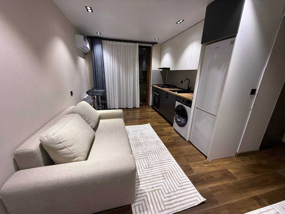 Улица Бабура,ТЦ Next  1в2/4/4  35м²  1-линия с видом на главную дорогу