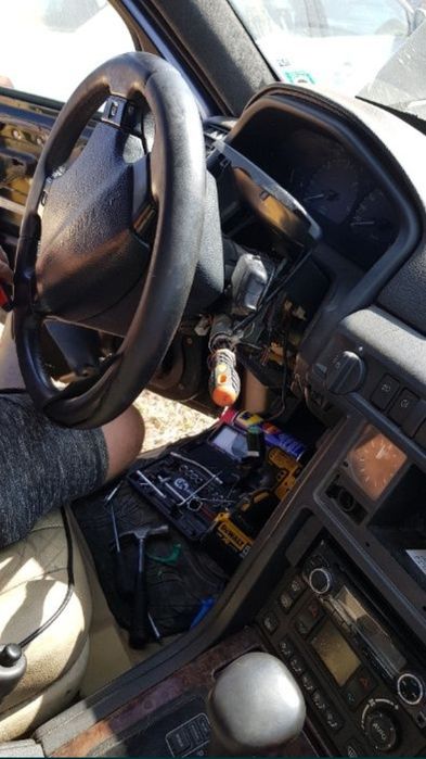 Reparatii contact si blocatoare volan, deblocari usi si auto