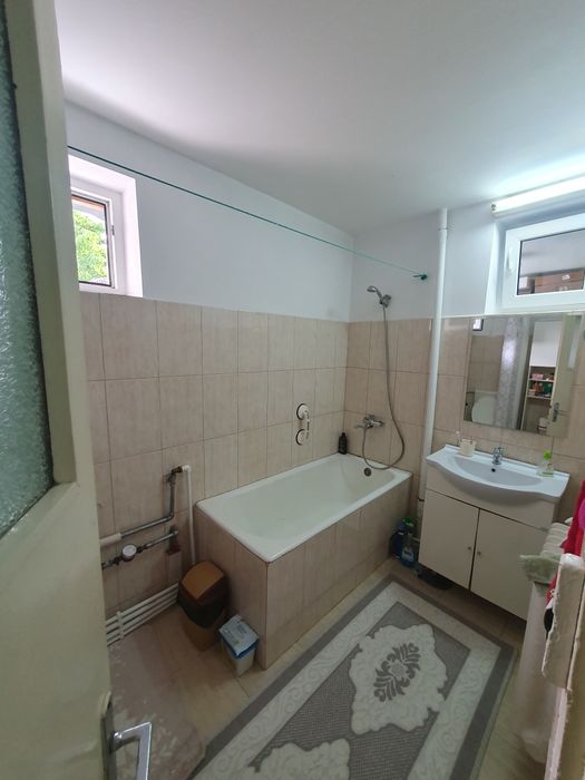 Apartament cu 4 camere de vânzare