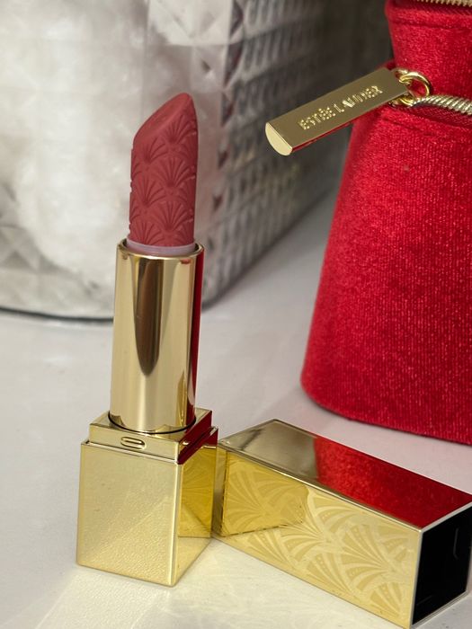 Продам помаду Estée Lauder новая