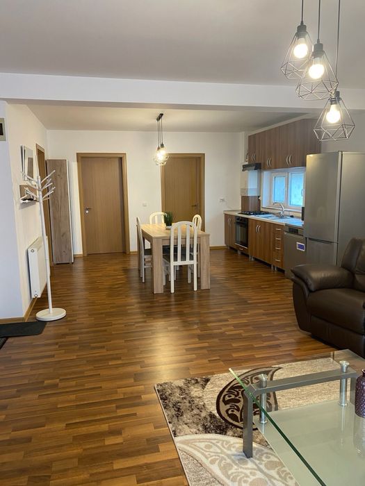 Apartament 2 dormitoare , living cu bucatarie