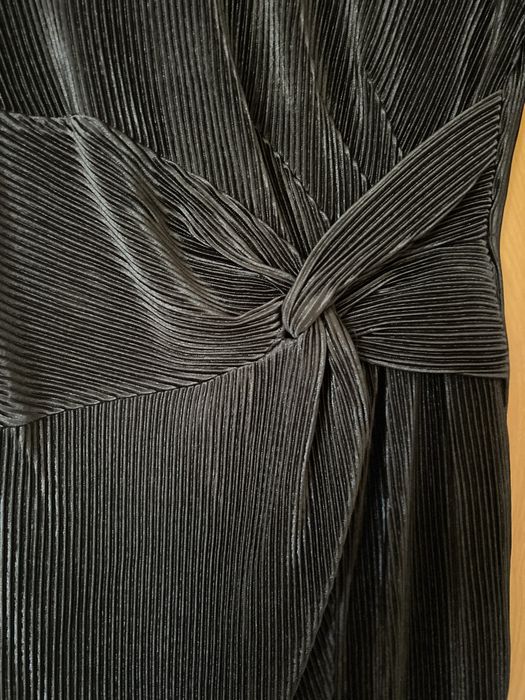 Елегантна черна рокля Guess, размер S