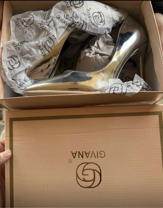 Огледални обувки на ток с сребристи