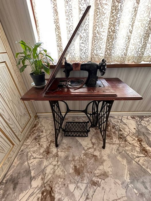 Тикув машинаси сотилади "ЗИНГИР" ишлайди