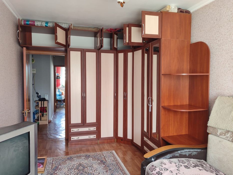 Продам угловой шкаф