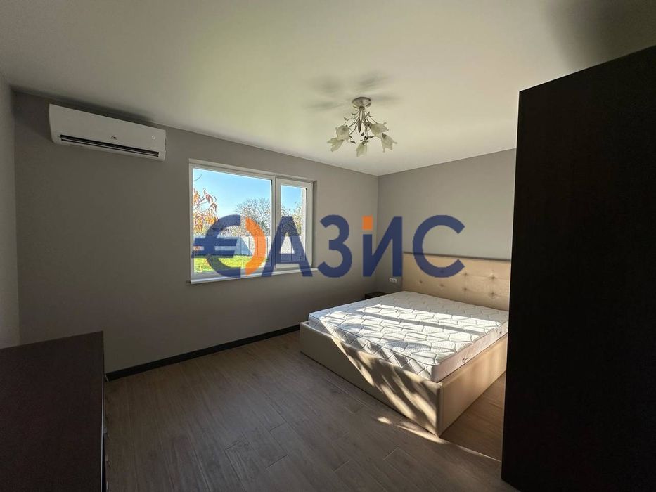 Къща с 3 спални 108 кв., с парцел 11 дка, с. Гюльовца, обл. Бургас,