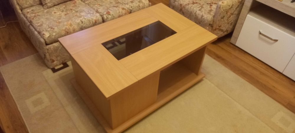 МЕБЕЛ Маса със стъкло