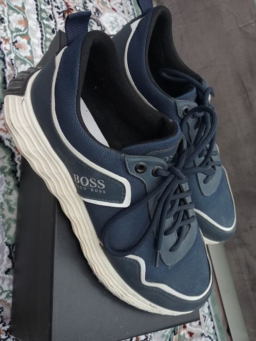 Продам кроссовку BOSS, оригинал, размер 42